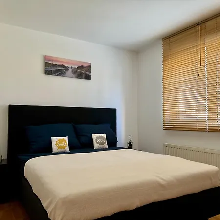 Stilvolles Business-apartment Mit Balkon In Wiesdorf - Wohnen