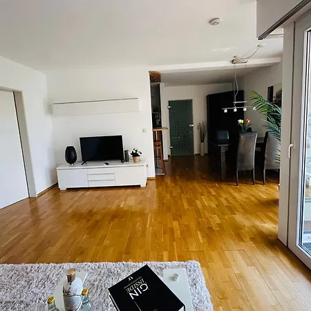 Stilvolles Business-apartment Mit Balkon In Wiesdorf - Wohnen شقة *