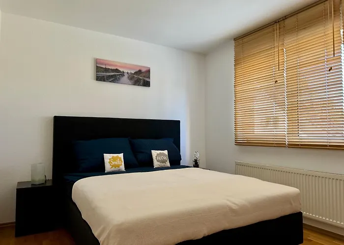 Stilvolles Business-apartment Mit Balkon In Wiesdorf - Wohnen